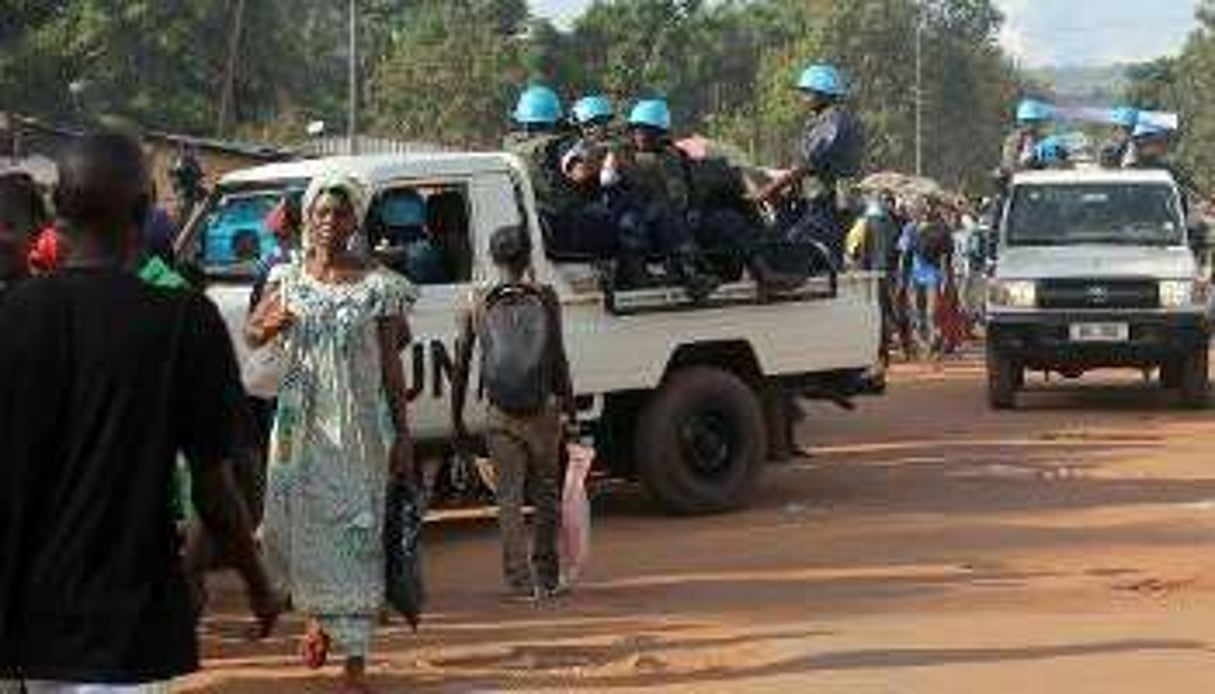 Des Casques bleus patrouillent à Bangui le 15 octobre 2014. © AFP