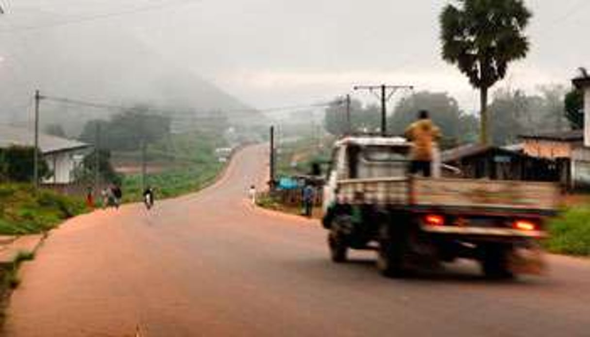 Les routes désertées menant aux frontières avec le Liberia et la Guinée © Joan Tilouine/pour J.A.