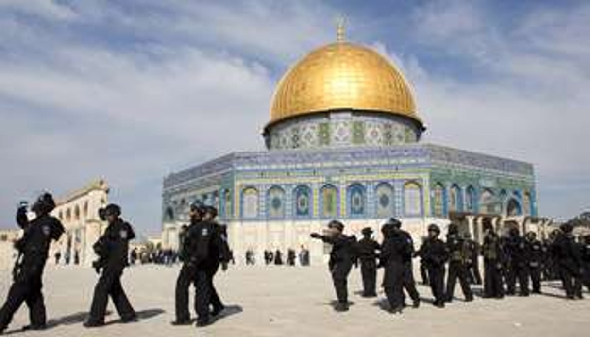 Des policiers israéliens sur l’esplanade des Mosquées à Jérusalem, le 7 février 2014. © AFP