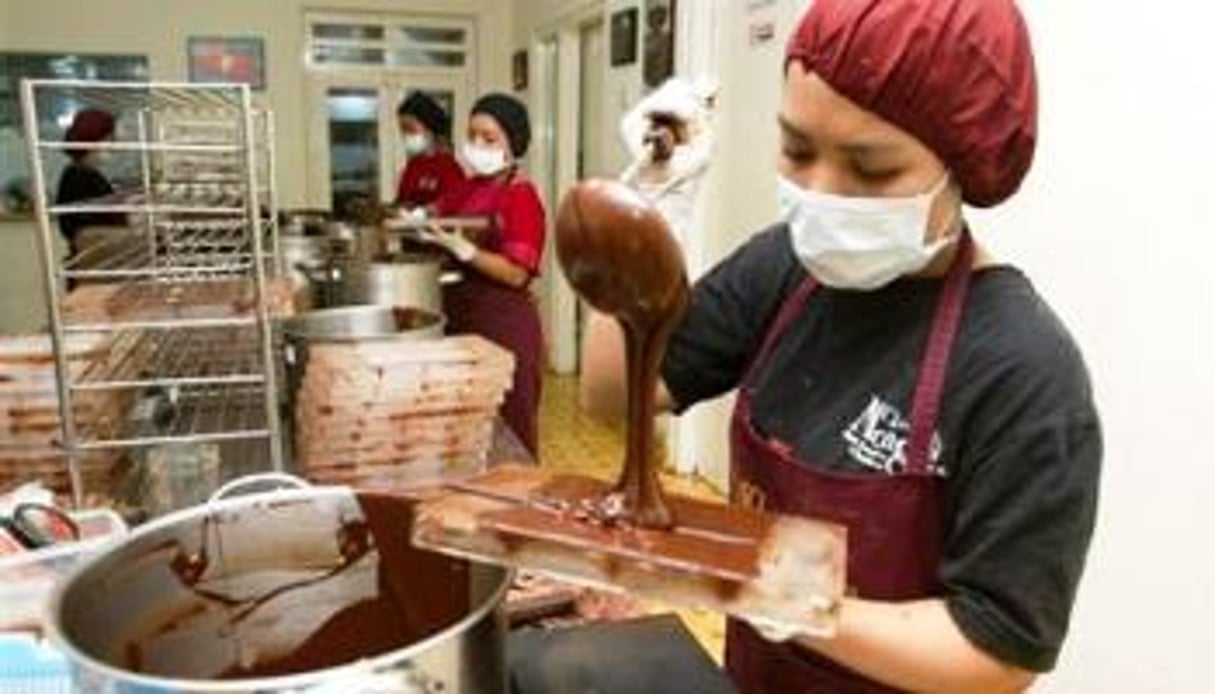 Dans une usine de Monggo Chocolate à Yogyakarta, en Indonésie. © Dwi Oblo/Reuters