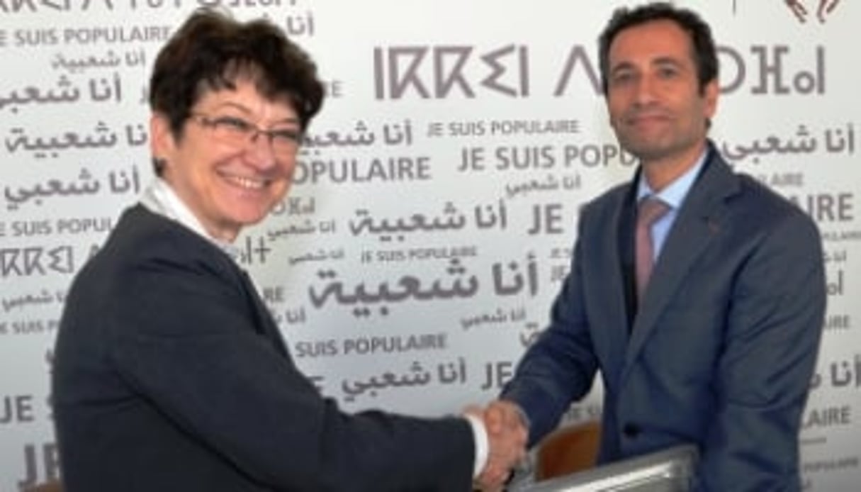 Hildegard GACEK, directrice Sud et Est de la Méditerranée à la BERD, (g) et Mohamed Benchaaboun, PDG du groupe Banque populaire (d), durant la signature du prêt.