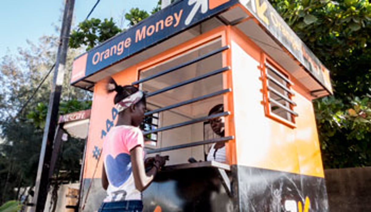 En 2015, près de 8 milliards d’euros ont échangés via Orange Money, par plus 16 millions de clients indique le groupe français. © Sylvain Cherkaoui pour Jeune Afrique