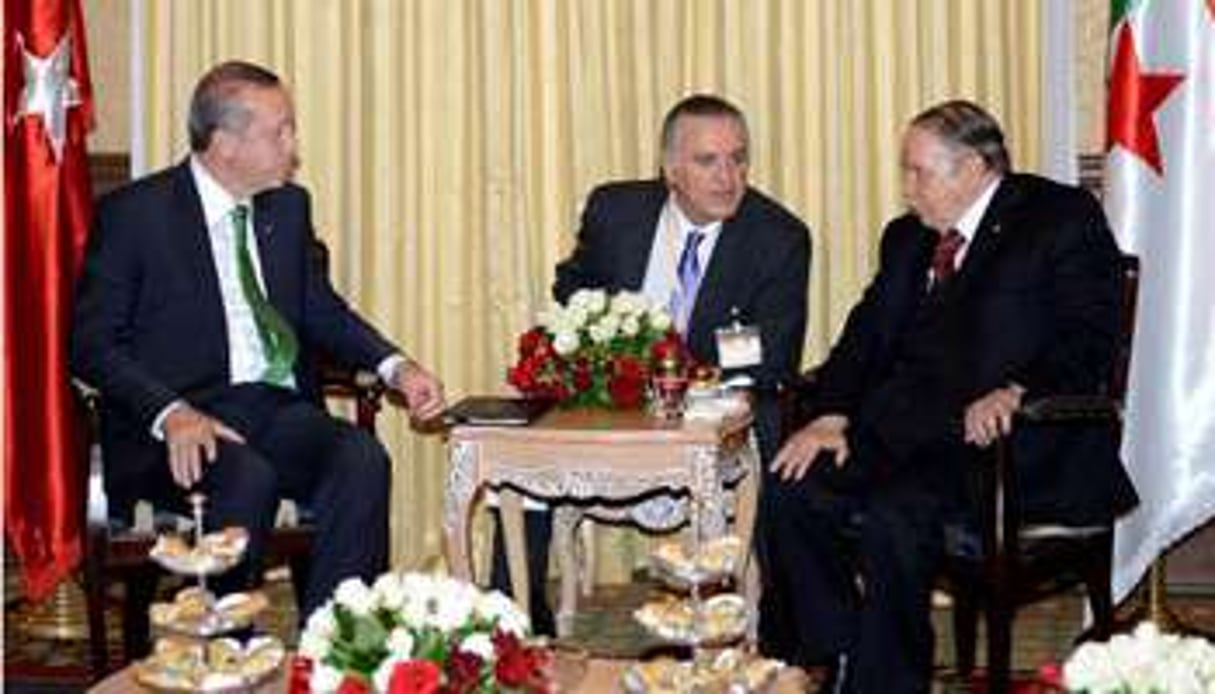 Erdogan et Bouteflika le 19 novembre 2014, photo fournie par APS © AFP