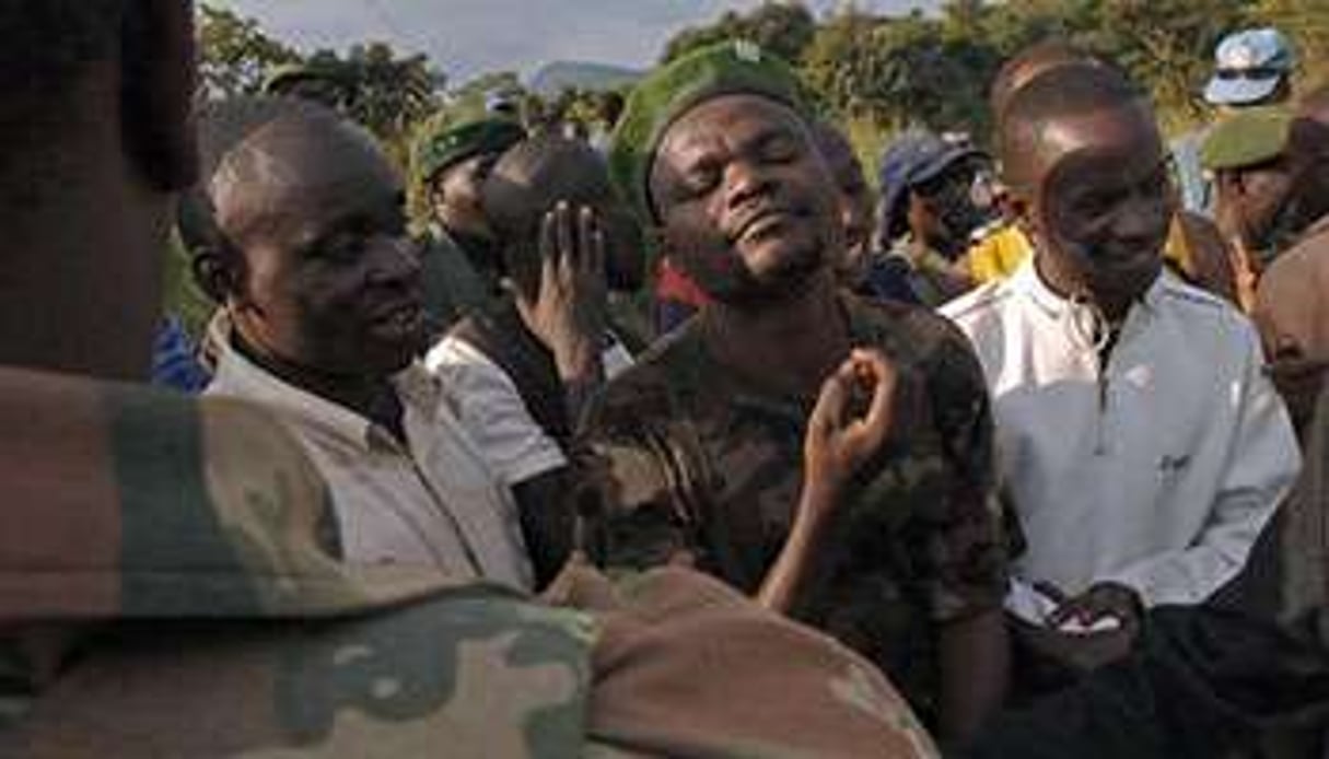 Le chef rebelle congolais Cobra Matata, le 26 juillet 2006 près de Tchei, en RDC. © AFP