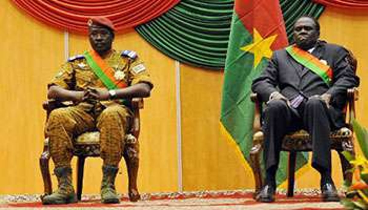 Le président Michel Kafando et le Premier ministre Isaac Zida, le 21 novembre 2014 à Ouagadougou. © AFP