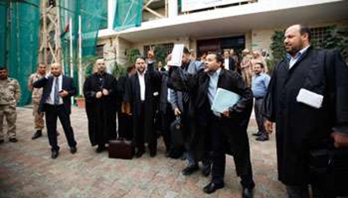 Devant la cour suprême, le 6 novembre à Tripoli. © Ismail Zetouni/Reuters