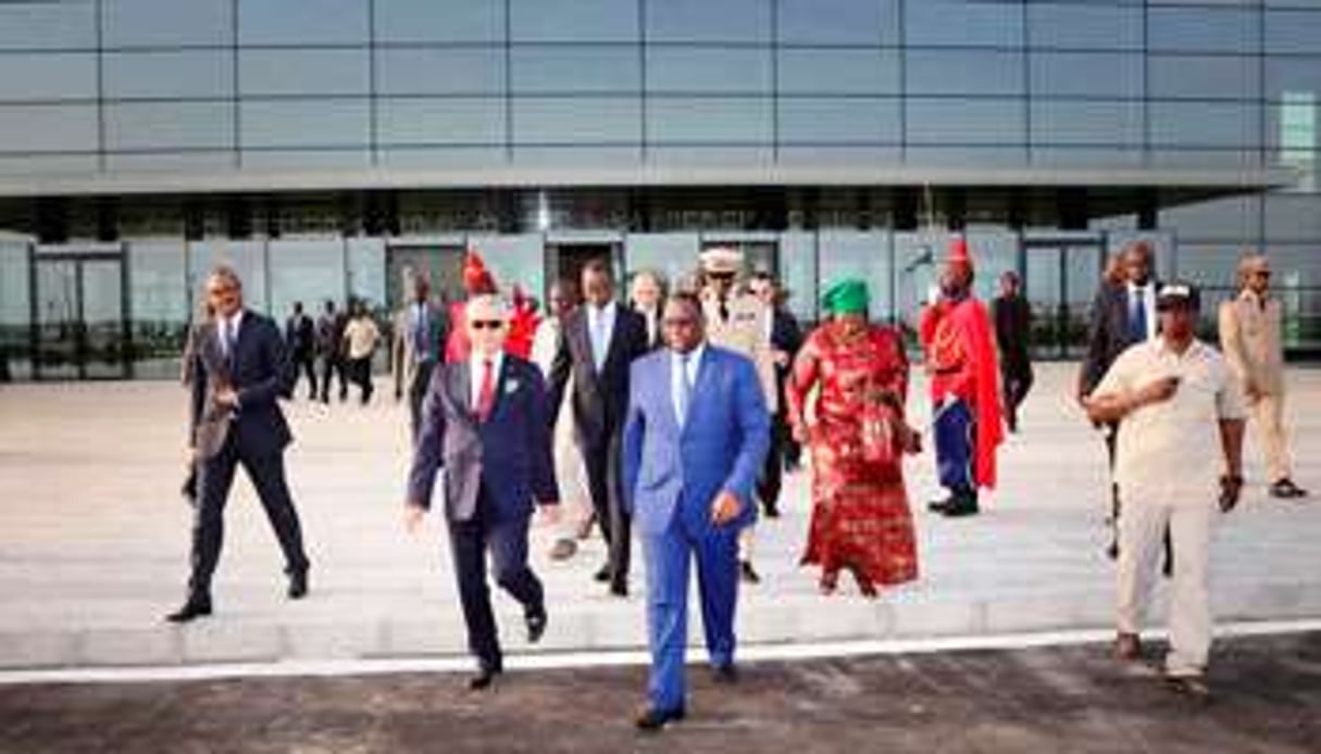 Macky Sall et Richard Attias sortent du Centre de conférence internationale de Diamniado, le 23 octobre © Eahounou