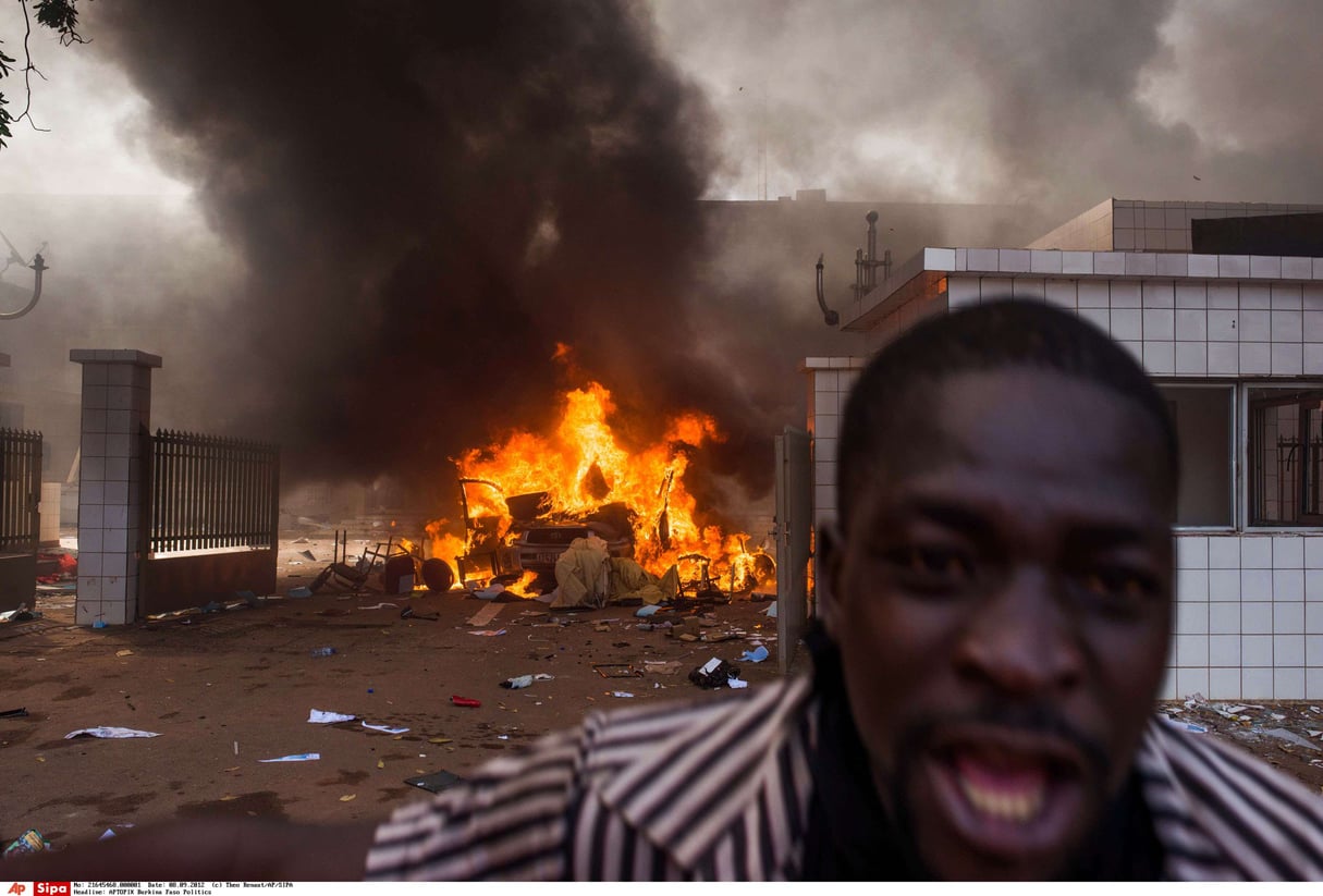 A Ouagadougou, le 30 octobre 2014, lors des manifestations pour le départ de Blaise Compaoré. © Theo Renaut/AP/SIPA
