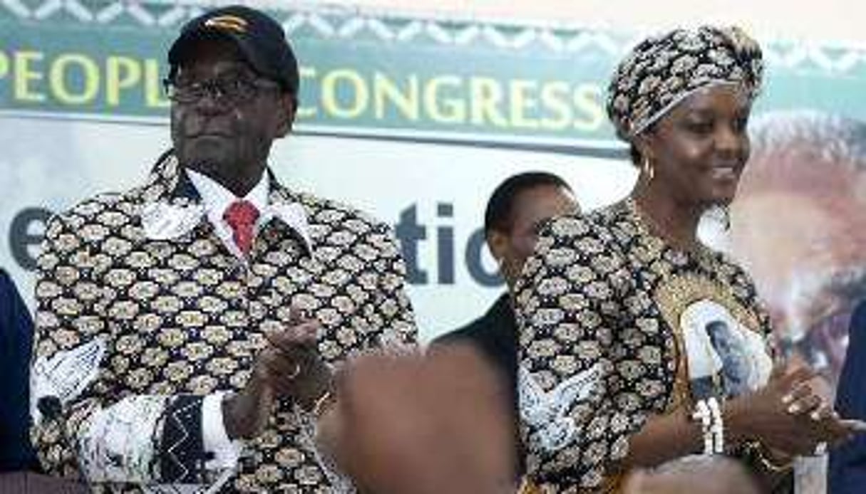 Le président du Zimbabwe Robert Mugabe et sa femme Grace. © AFP