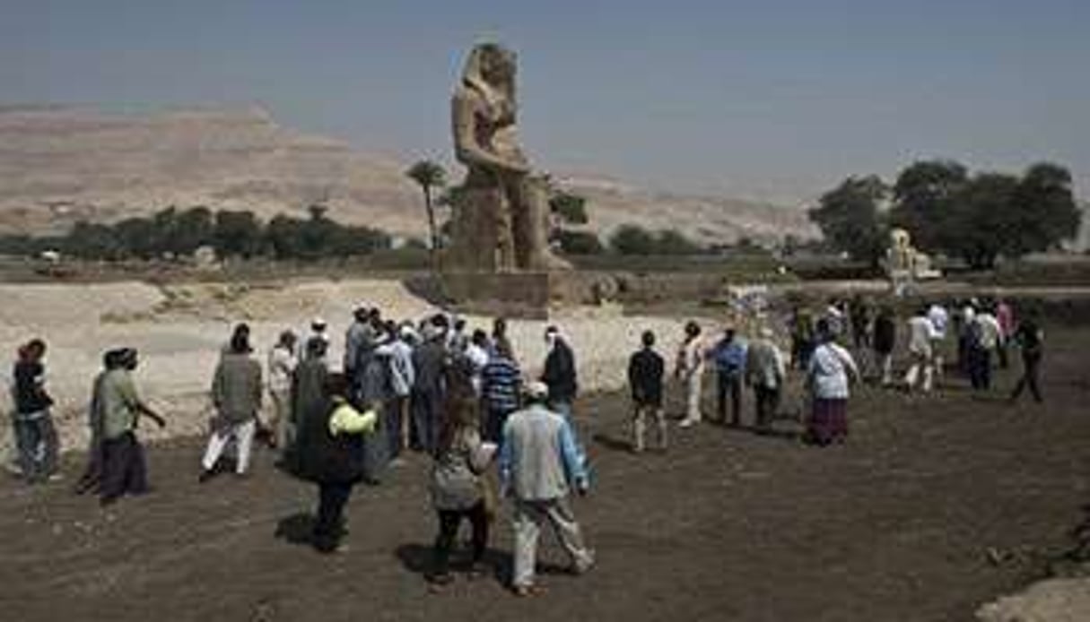 Une des statues du pharaon Amenhotep III, à Louxor en Égypte, le 23 mars 2014. © AFP