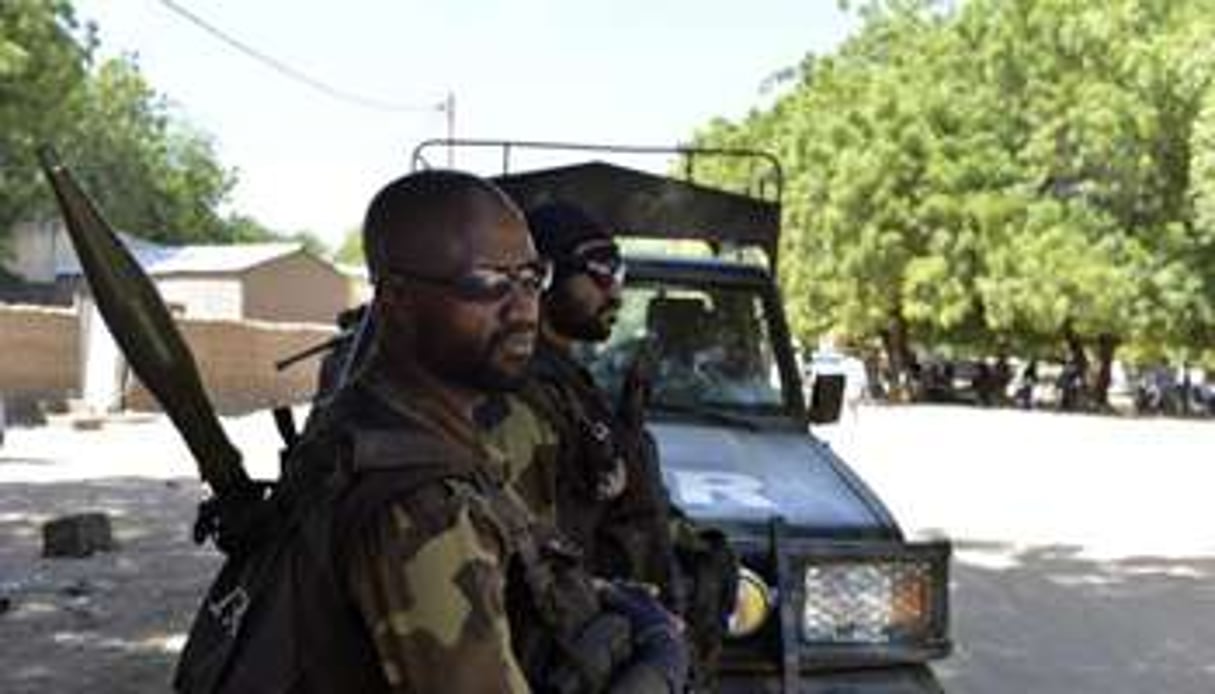 Des soldats camerounais le 12 novembre 2014 à Amchide près de la frontière avec le Nigeria. © Reinnier Kazz/AFP