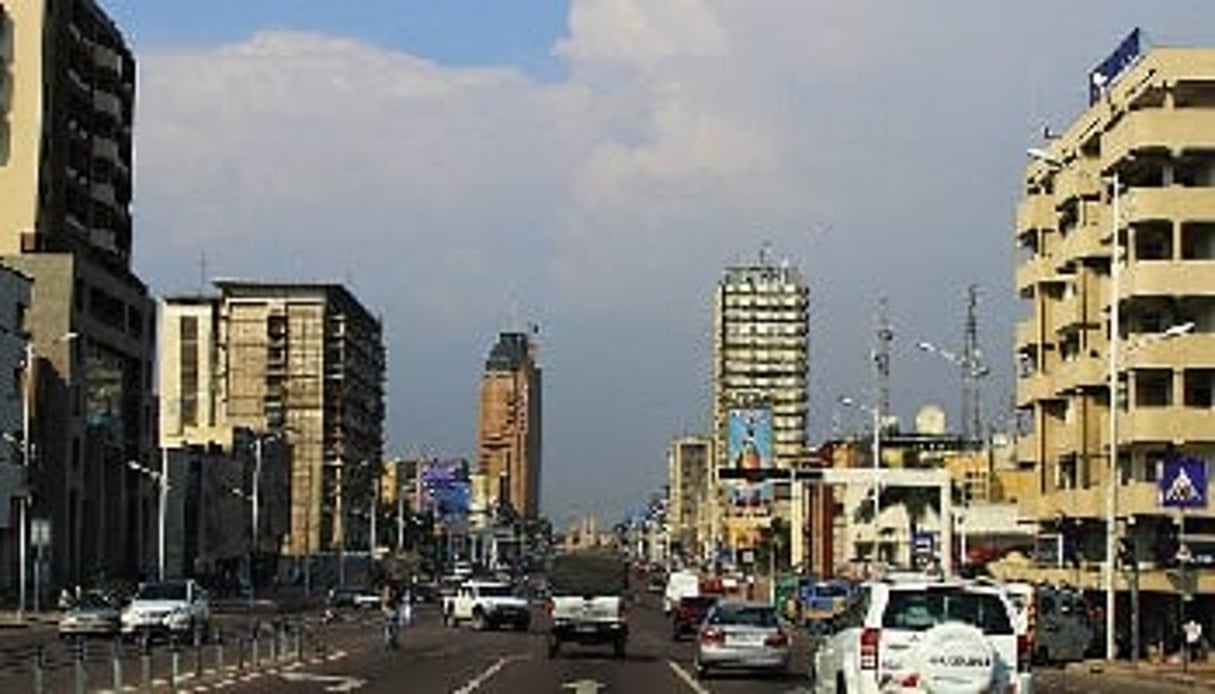 Vue du boulevard du 30 juin, artère centrale de la capitale de la RD Congo, Kinshasa. © Muriel Devey/JA