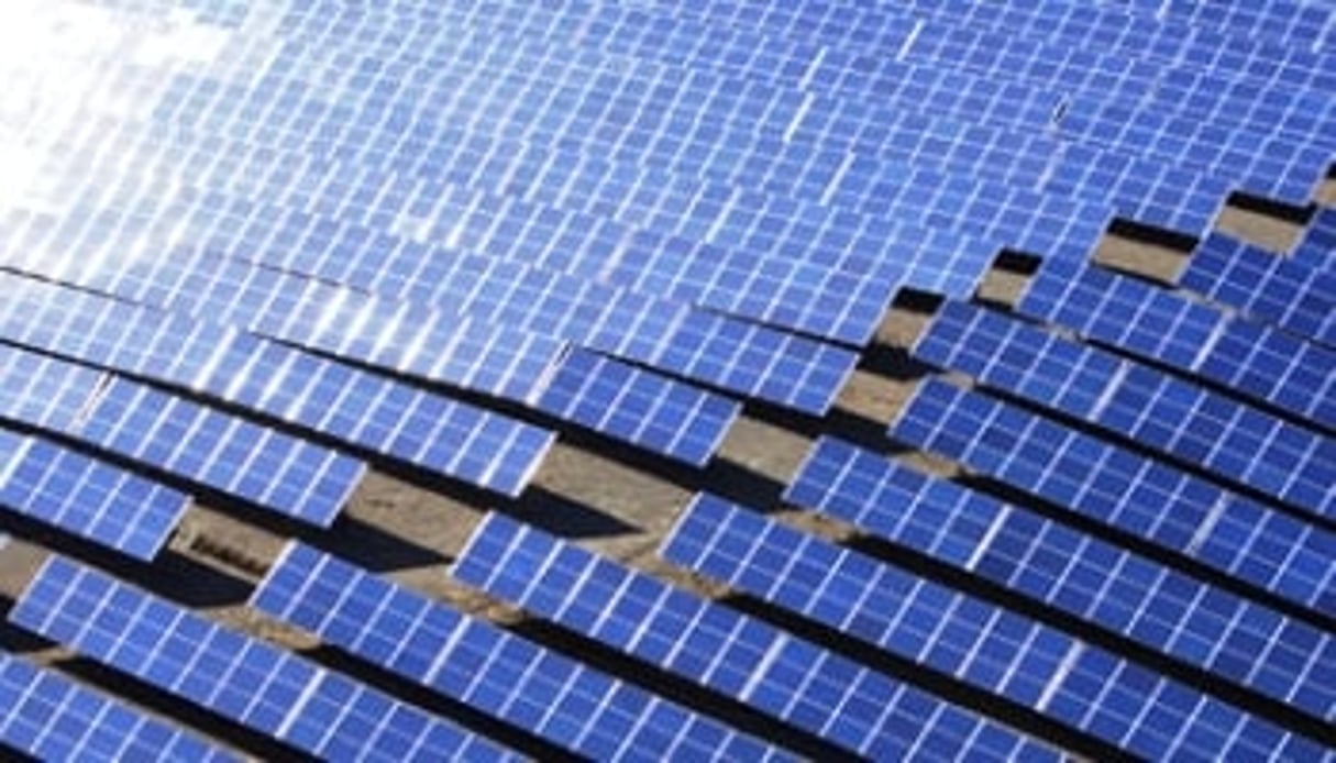 ‘La technologie de solaire thermique à concentration (CSP) utilise des miroirs pour concentrer les rayons du soleil sur des tubes capteurs pour produire de la vapeur et ensuite de l’électricité’, explique GDF Suez. DR
