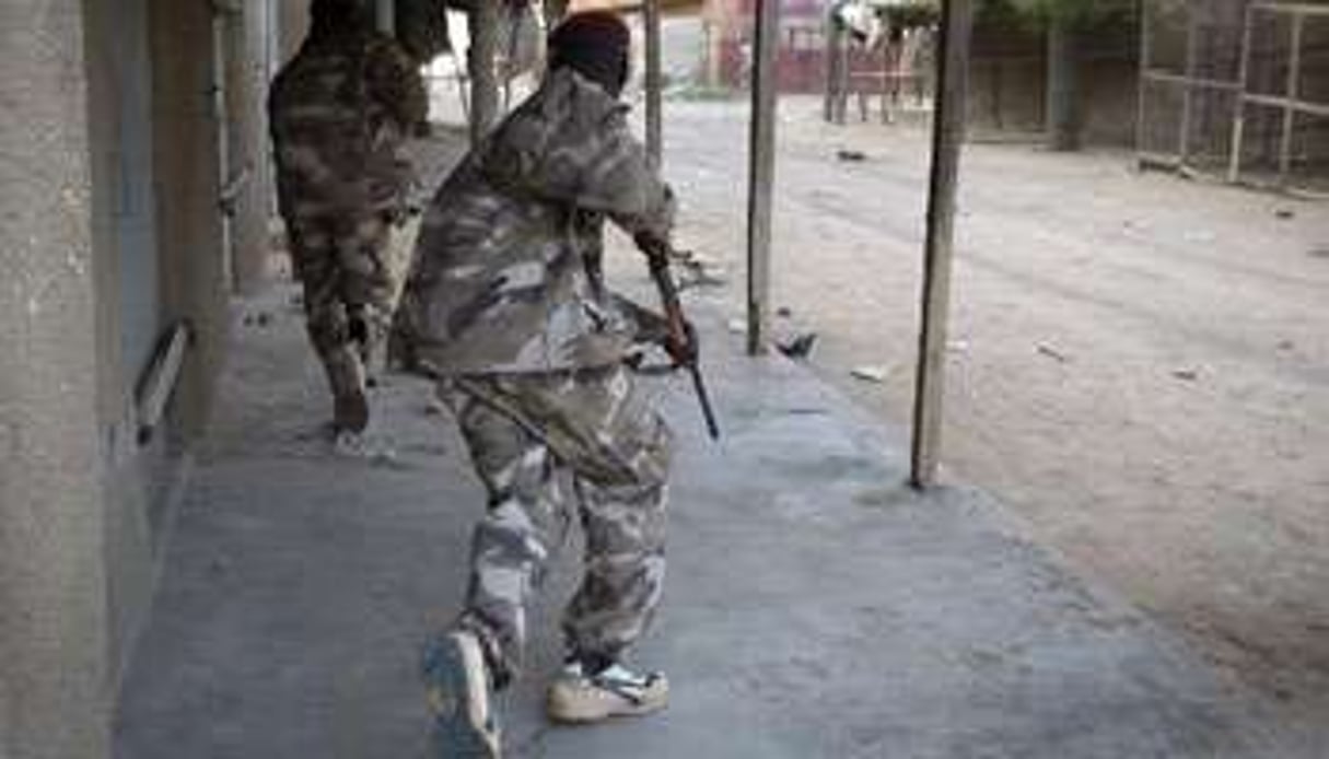 Des soldats maliens en action à Gao, le 13 avril 2013. © AFP