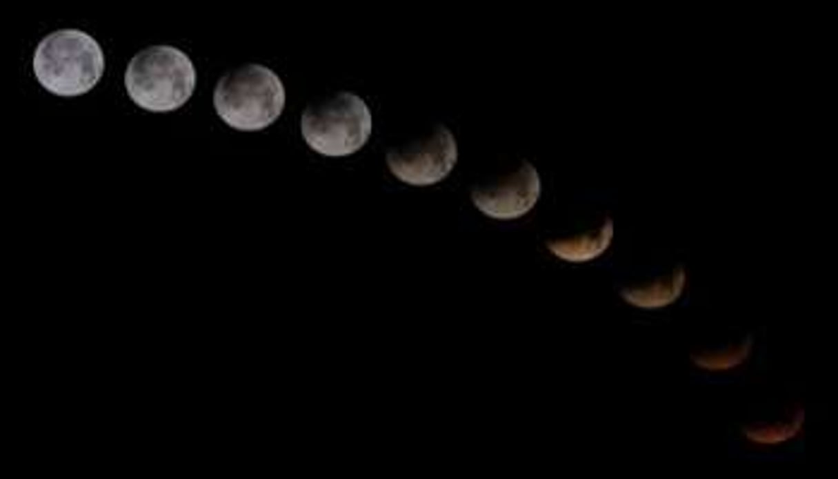 Différentes phases de l’éclipse de lune le 15 avril 2014 © Désirée Martin/AFP