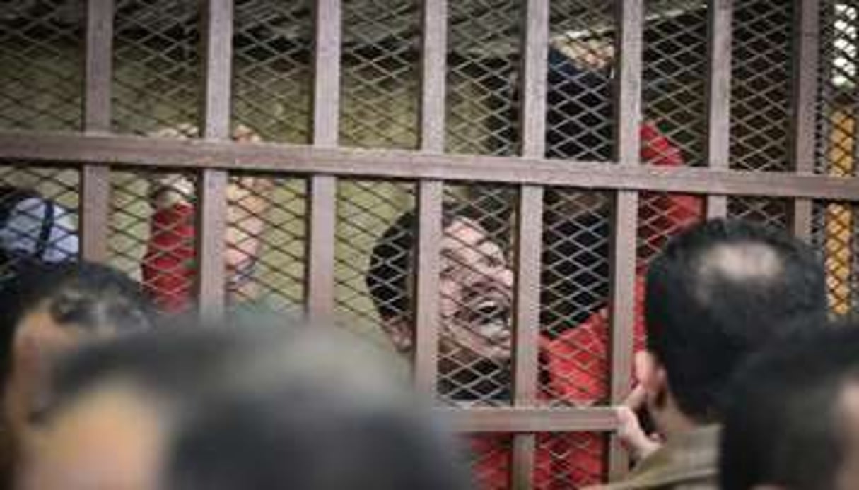 Des accusés de « débauche » homosexuelle au tribunal correctionnel du Caire, le 12 janvier 2015. © AFP