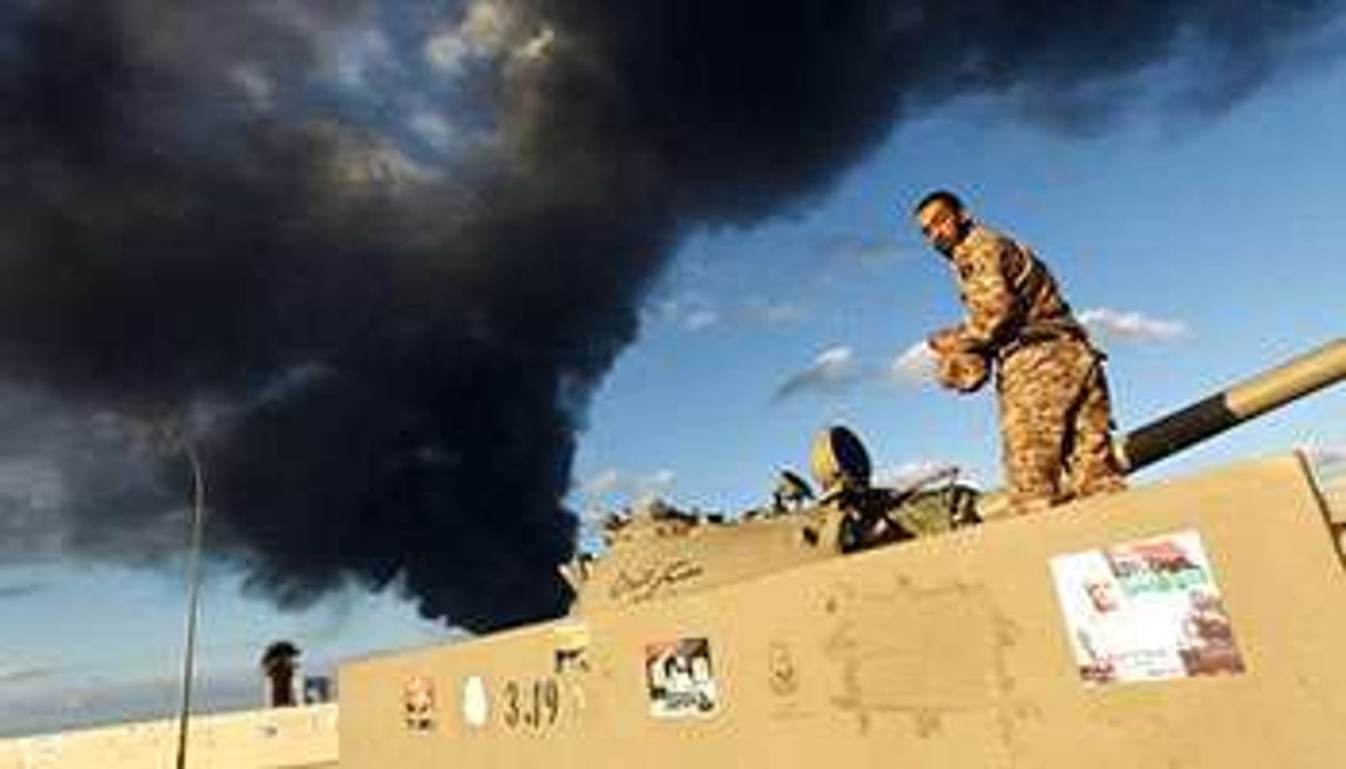 Un soldat libyen près de Benghazi, le 23 décembre 2014. © AFP