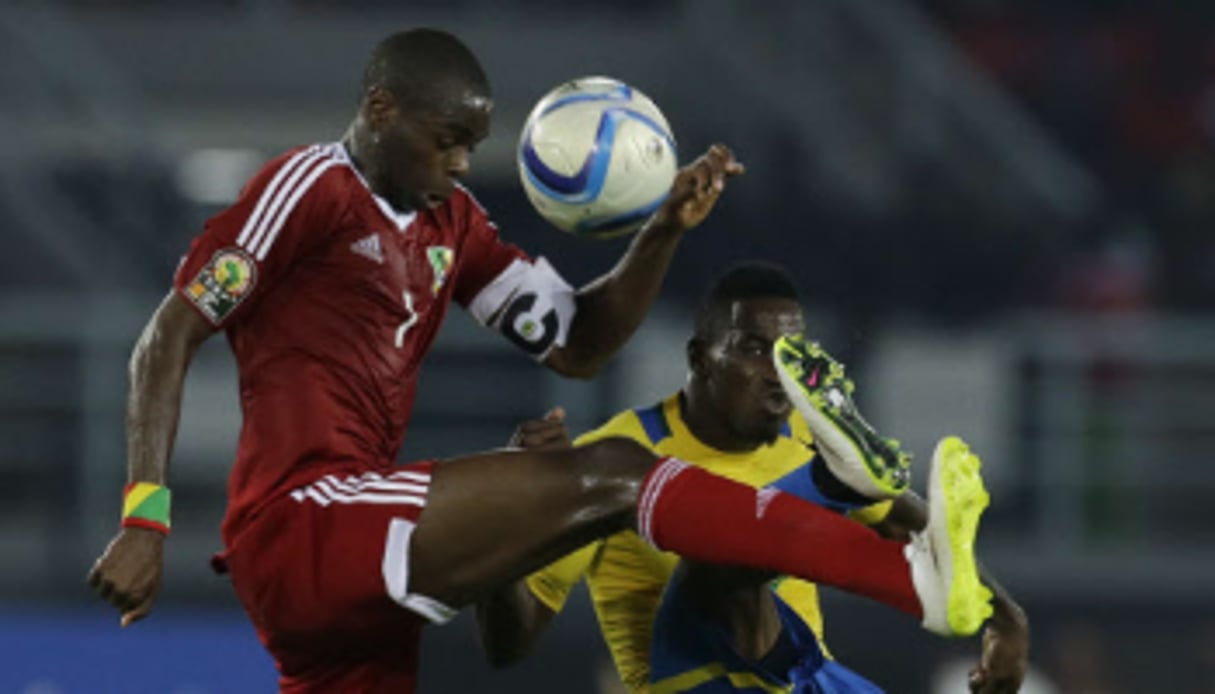 Le Congolais, Prince Oniangué, au duel avec le Gabonais Poko. © Photo AP