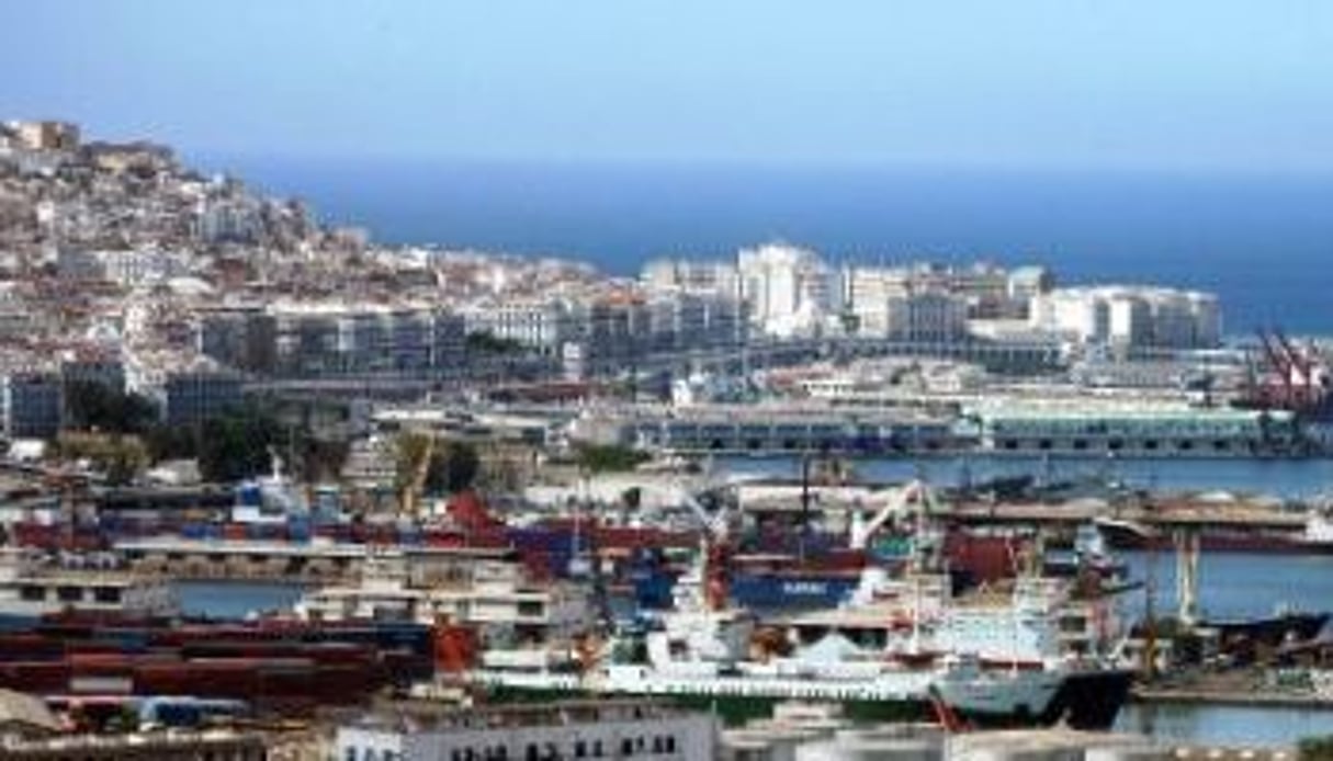 Le Port d’Alger est la principale porte commerciale du pays. © Ludovic Courtes/Wikimedia Commons