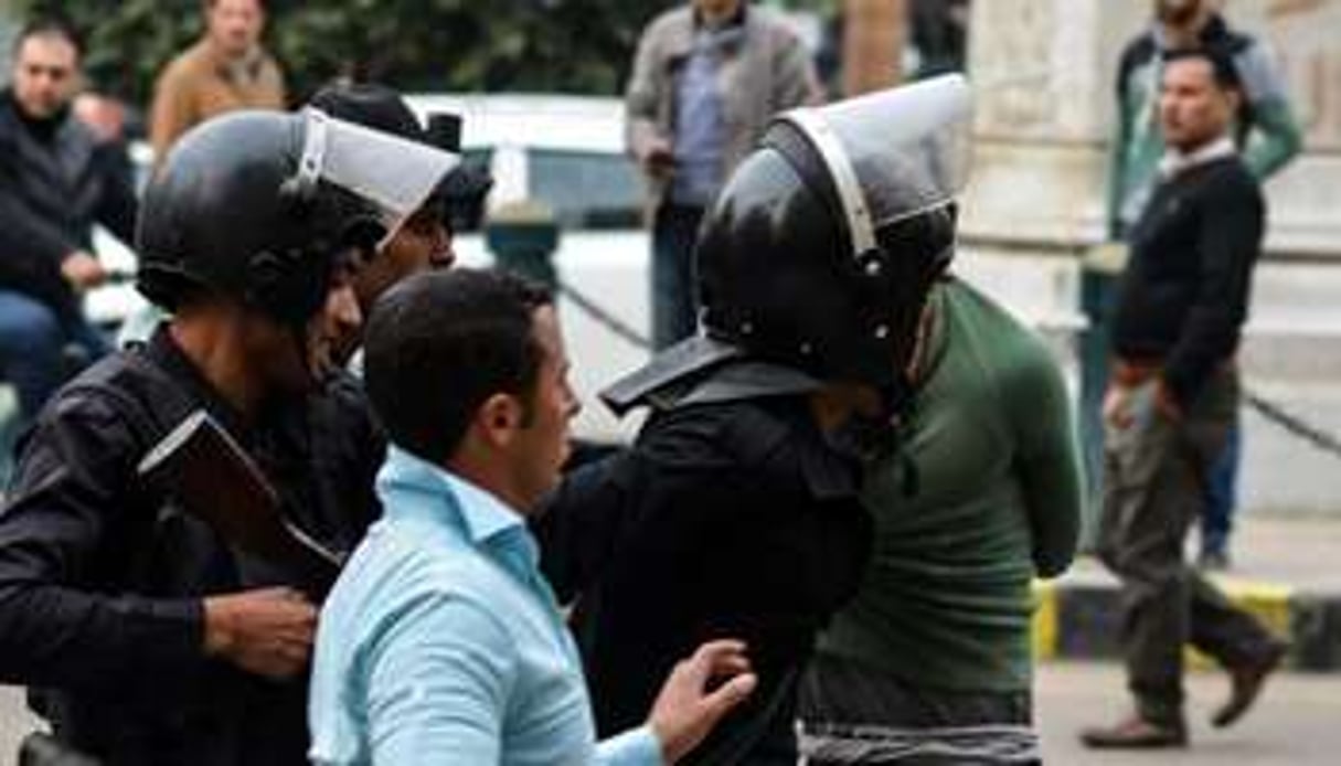 Arrestation des manifestants au Caire, le 24 janvier 2015. © AFP