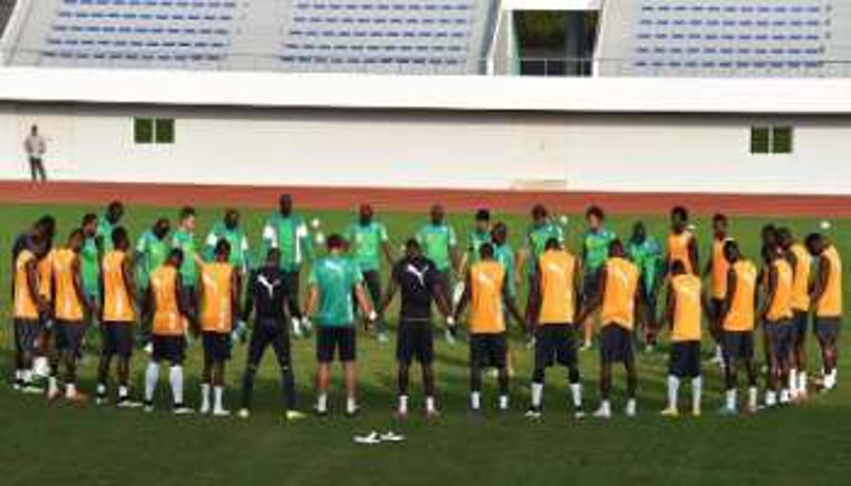 Les Ivoiriens prient avant un entraînement, le 30 janvier 2015 à Malabo. © Issouf Sanogo/AFP