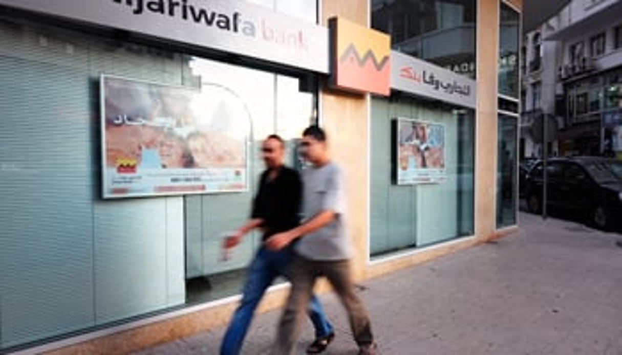 Le holding royal a mandaté deux banques d’affaires pour réduire sa part dans Attijariwafa Bank. © Hassan Ouazzani pour J.A.