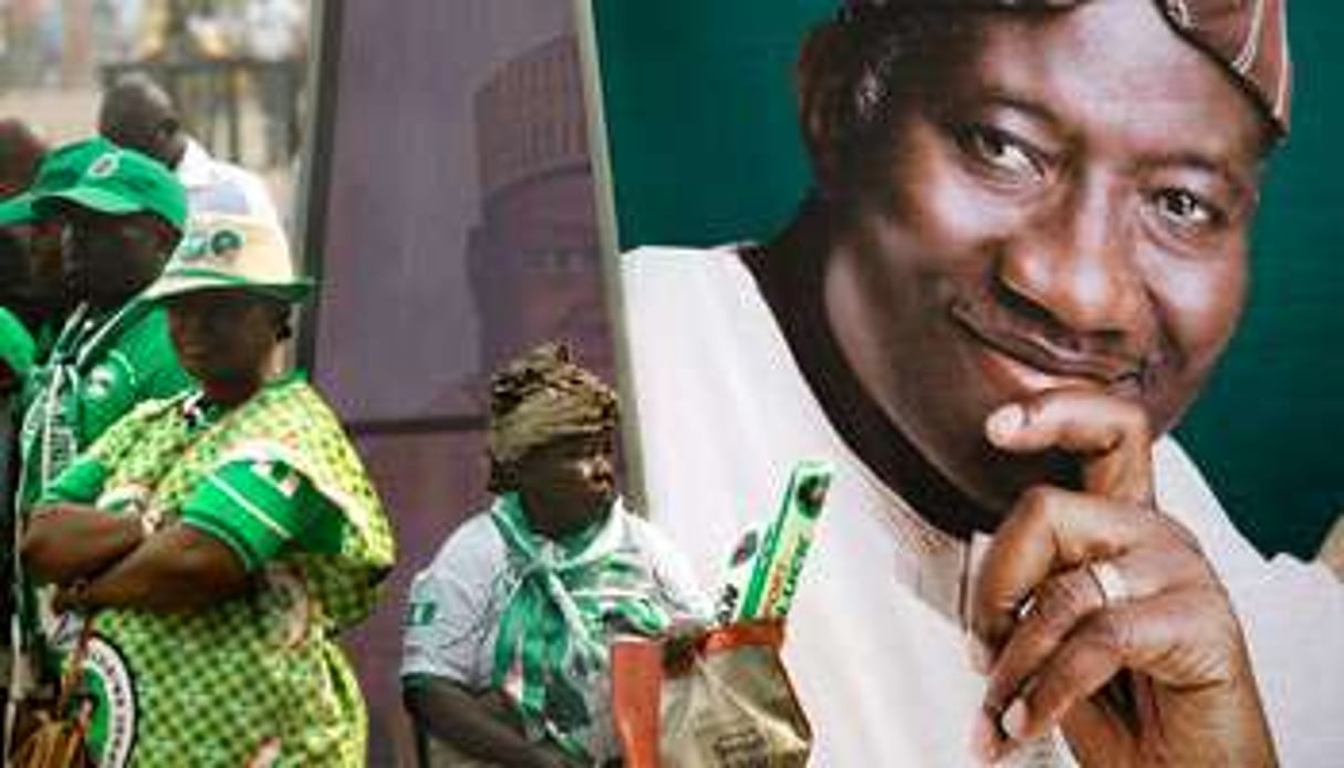 Partisans du chef de l’État, à Lagos, le 8 janvier. © Akintunde akinleye/Reuters