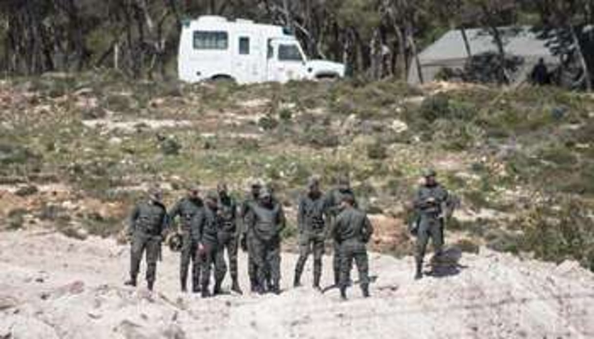 Des gardes marocains sur la frontière avec l’enclave espagnole de Melilla, le 3 avril 2014. © AFP