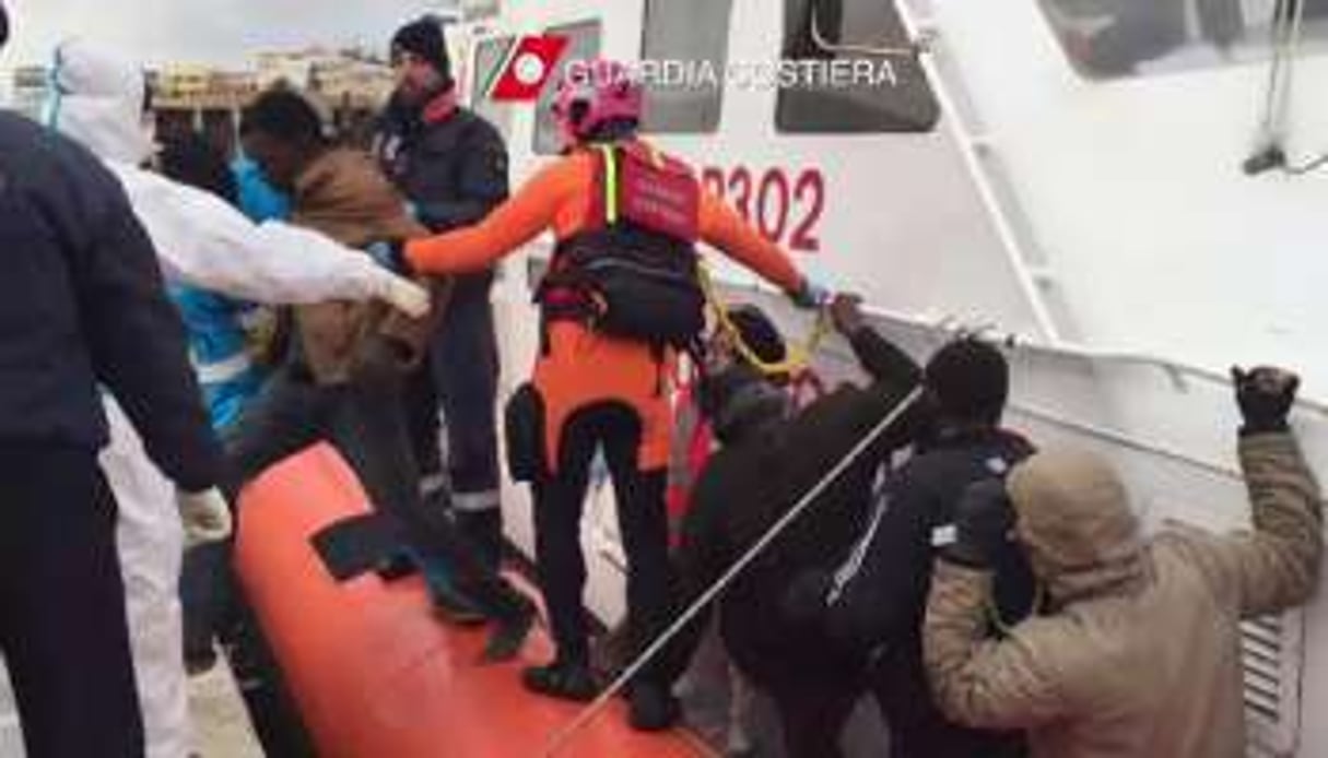 Après une opération de sauvetage au large de Lampedusa, le 10 février 2015. © AFP