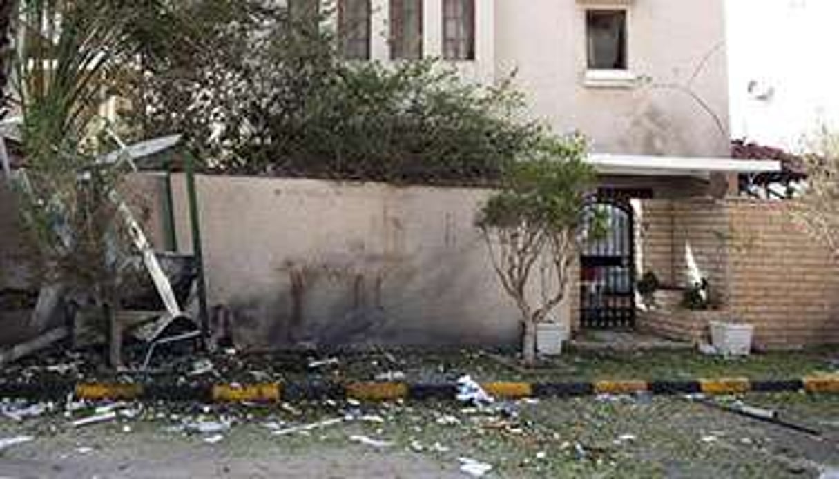 La résidence à Tripoli de l’ambassadeur iranien en Libye, après l’attentat du 22 février 2015. © AFP