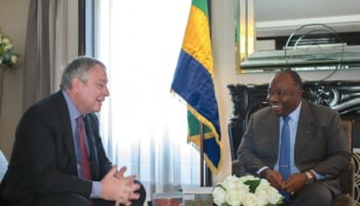 Antoine Frérot (g.), PDG de Veolia, a été reçu par le président Ali Bongo Ondimba. © DCP Gabon/Flickr