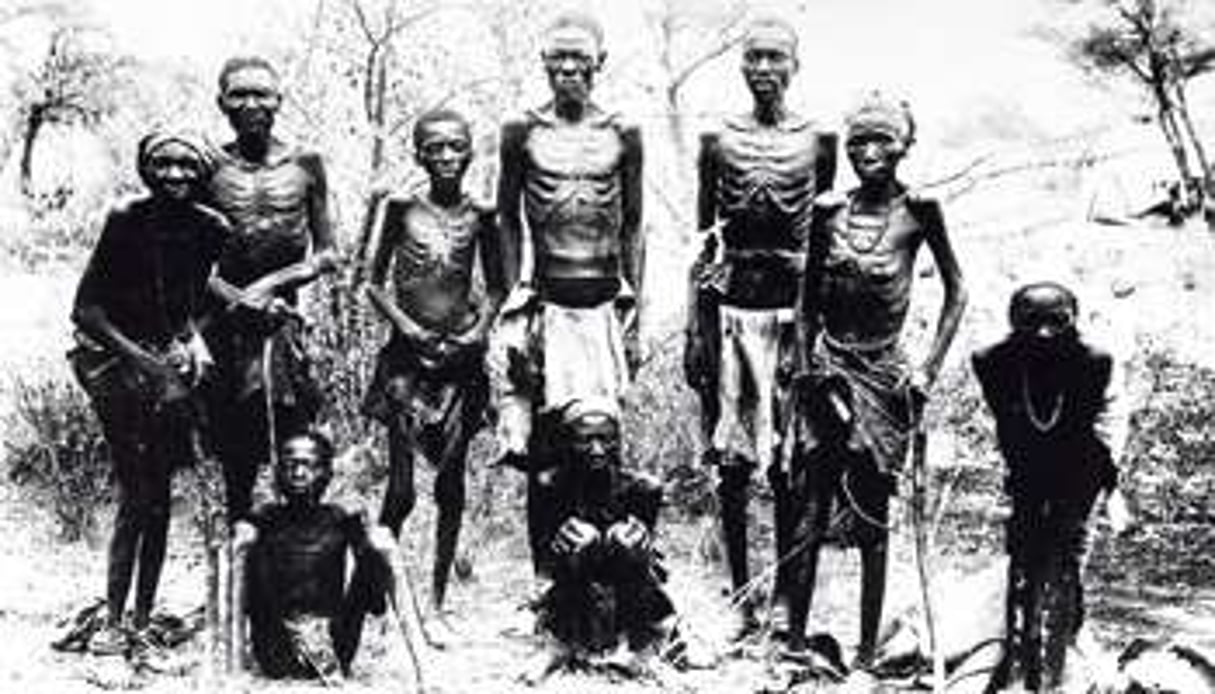 Hereros ayant fui les troupes allemandes dans le désert d’Omaheke (1907). © Ulstein Bild / Roger-Viollet