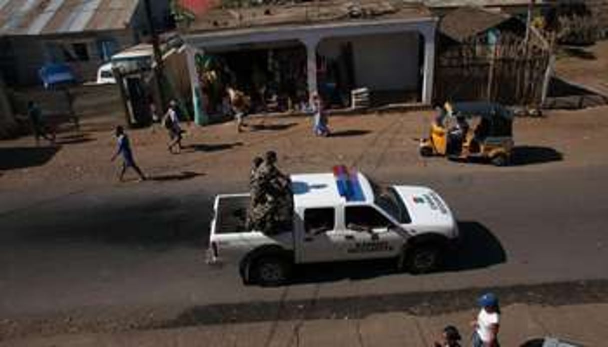 La police patrouille le 4 octobre 2013 à Hell-Ville à Madagascar. © AFP
