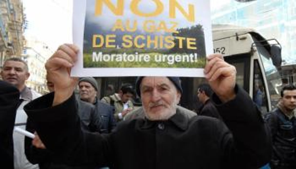 Manifestation à Alger, le mardi 24 février 2015, contre l’exploitation du gaz de schiste. © Farouk Batiche/AFP