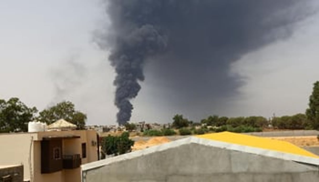 Incendie d’un dépôt pétrolier en Libye, en juillet 2014. © AFP