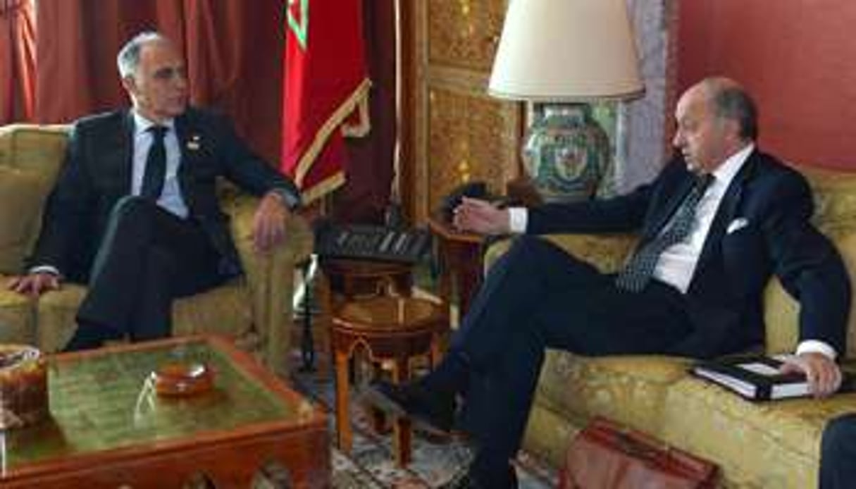 Laurent Fabius (d) et son homologue marocain Salaheddine Mezouar (g) à Rabat le 14 novembre 2013. © AFP