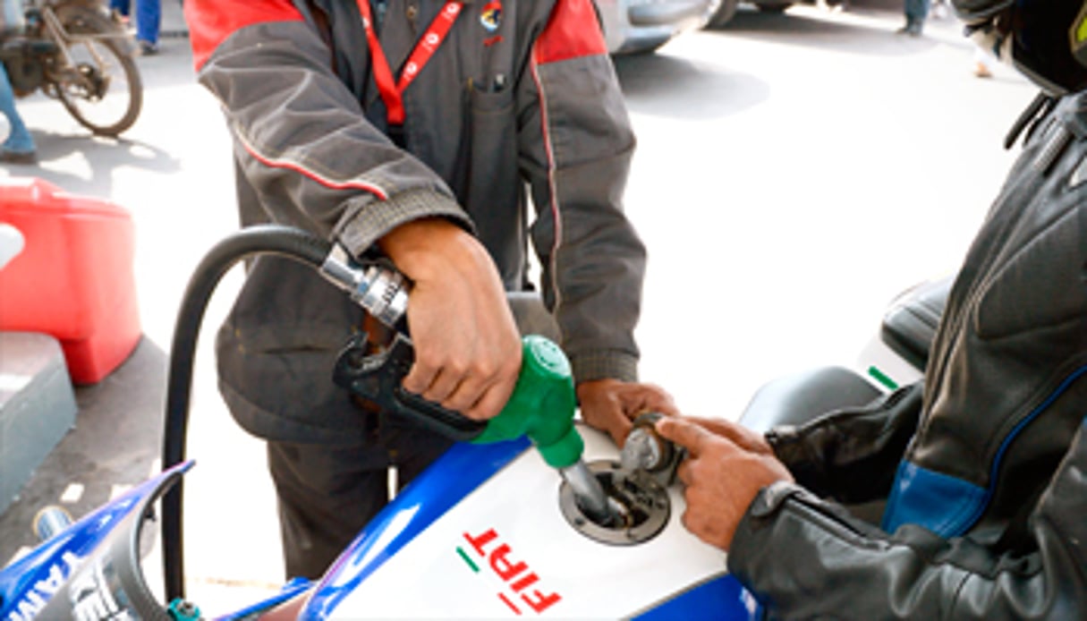 Le prix du litre d’essence a baissé de 1,57 dirham en janvier. © Fadel Senna / AFP