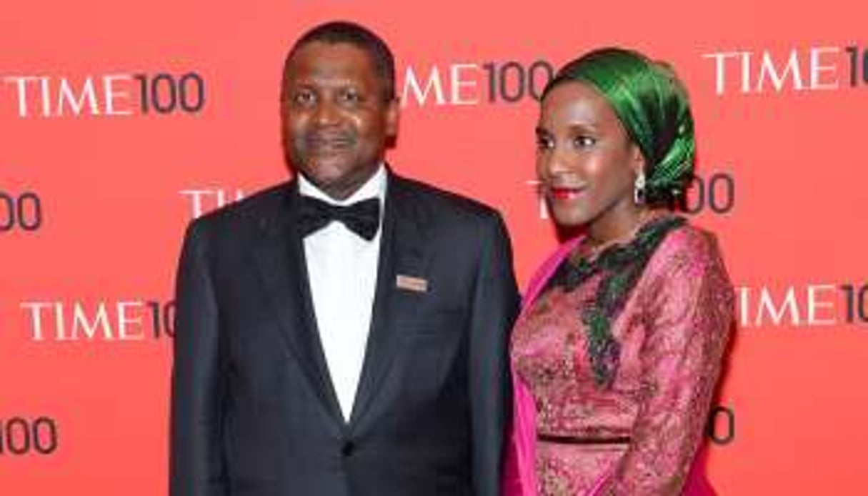 Aliko Dangote, ici avec sa fille Halima au gala 2014 de l’hebdomadaire américain Time, est l’homme le plus riche du continent africain. © Evan Agostini/AP/SIPA