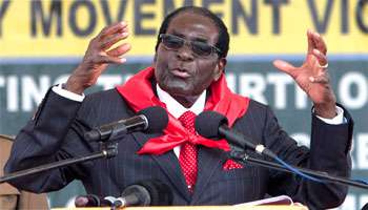 Robert Mugabe lors de la célébration de ses 91 ans, le 28 février. © Jekesai Njikizana/AFP