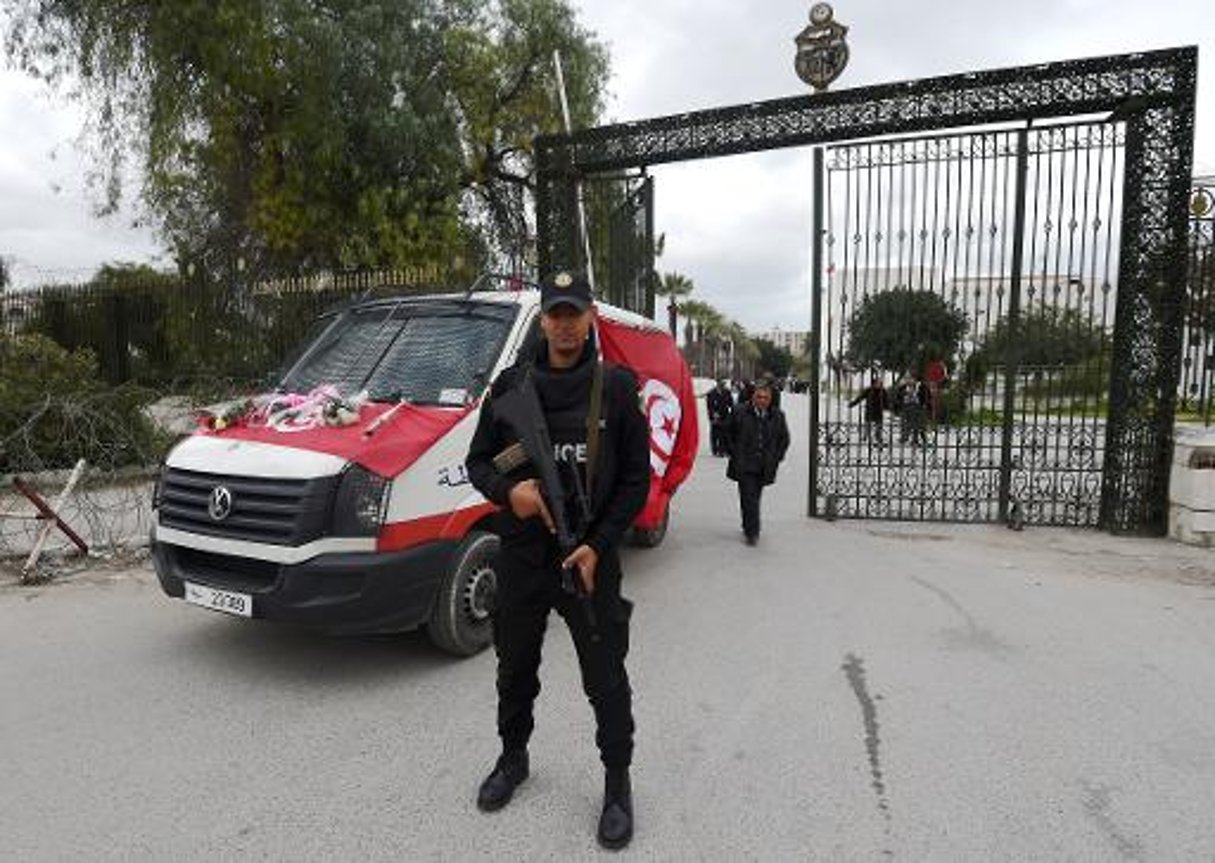 Attentat en Tunisie: cinq touristes blessés de retour en France © AFP
