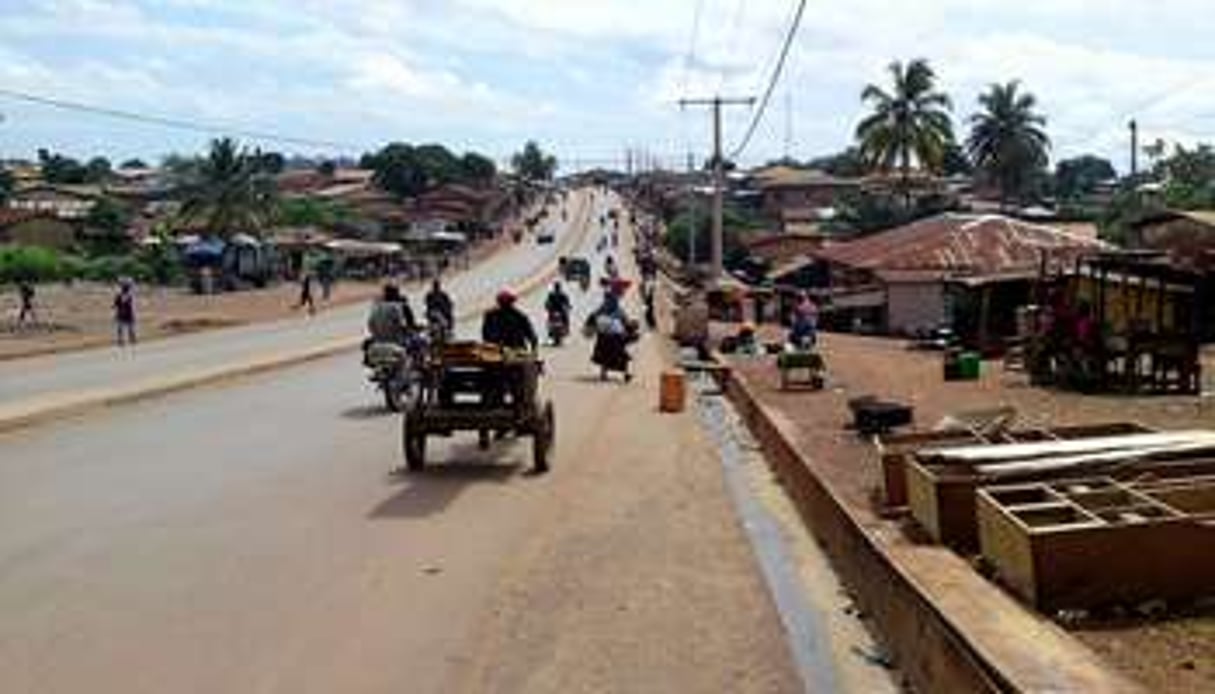 Une rue de Nzérékoré, en Guinée. © Marteen van der Bent/Flickr