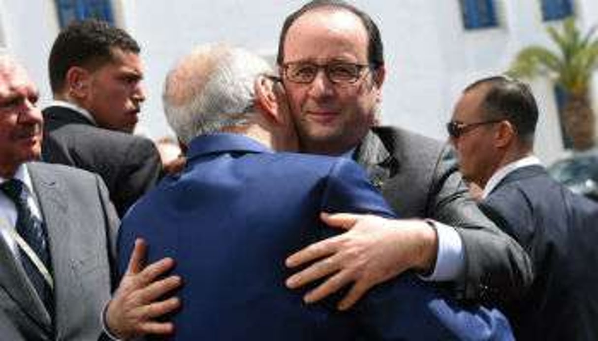 Les Présidents François Hollande et Béji Caïd Essebsi lors de la marche du 29 mars à Tunis. © Emmanuel Dunand/AP/SIPA
