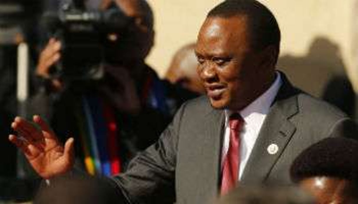 Uhuru Kenyatta est très critiqué pour sa gestion de la sécurité du Kenya. © Siphiwe Sibeko/AP/SIPA
