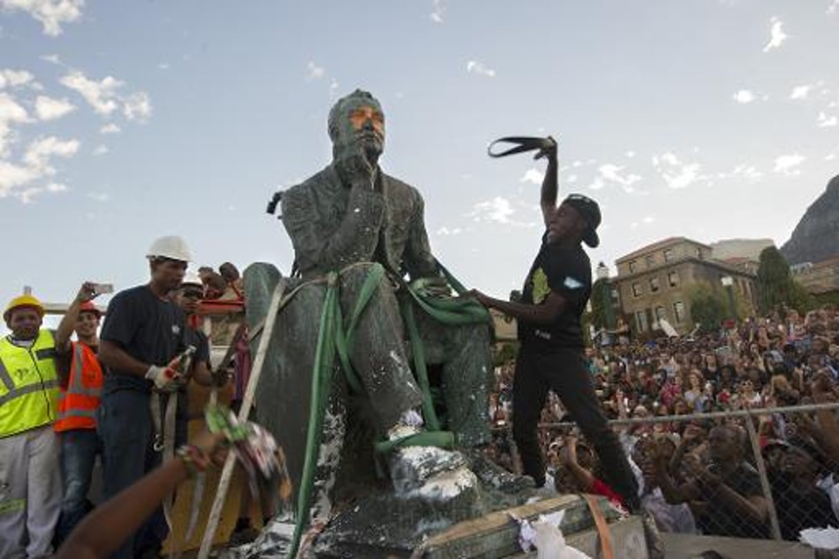 Afrique du Sud: l’Université du Cap déboulonne sa statue de Cecil Rhodes © AFP