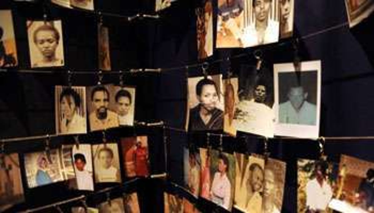 Des photos des victimes du génocide de 1994. © Steve Terrill/AFP