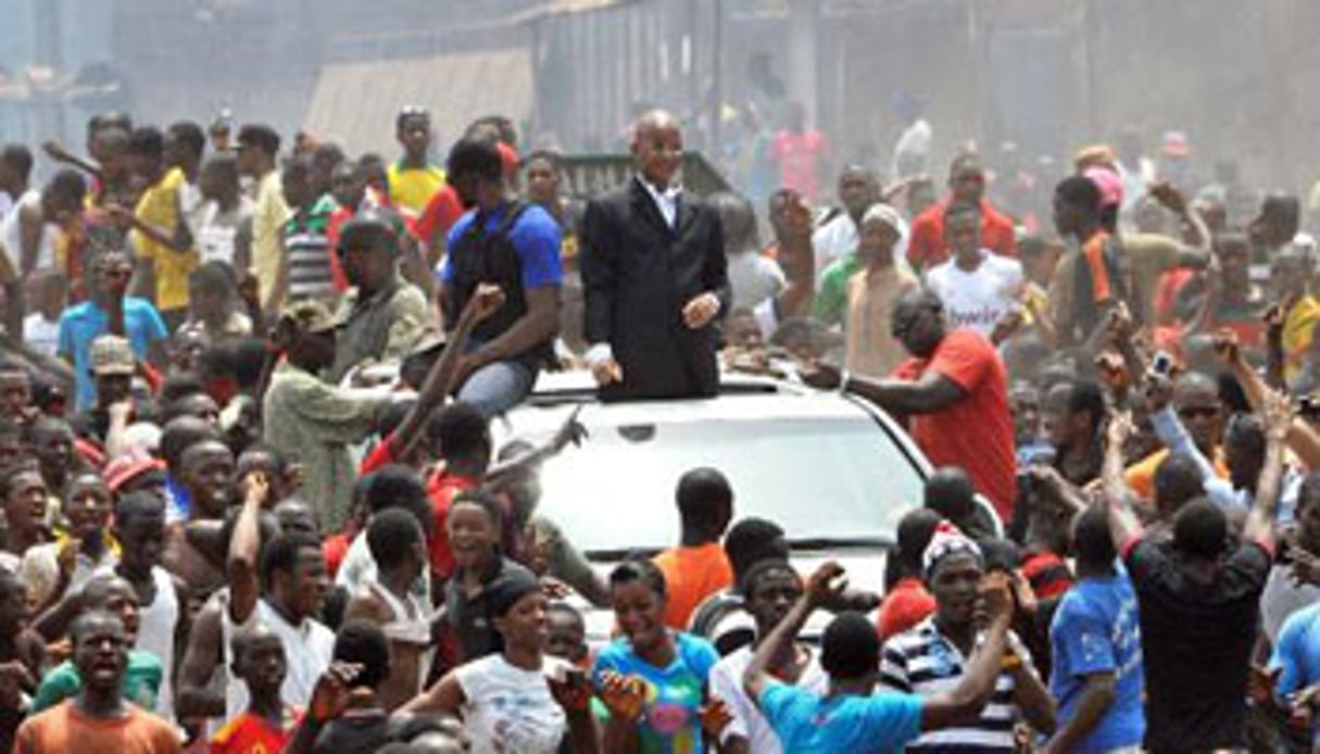 L’opposant Cellou Dalein Diallo au milieu de la 14 avril 2015 à Conakry. © AFP