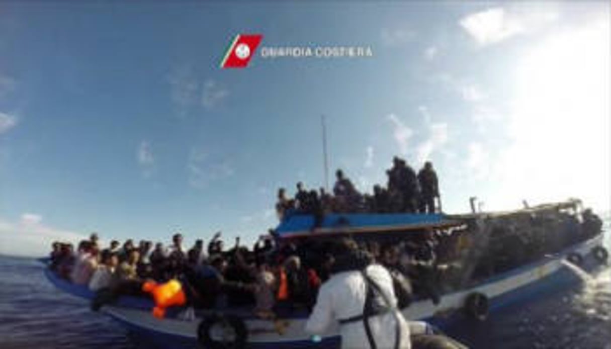 Capture d’écran d’une vidéo transmise par la Marine italienne et prise le 13 avril 2015. © Guardia Costiera/AFP