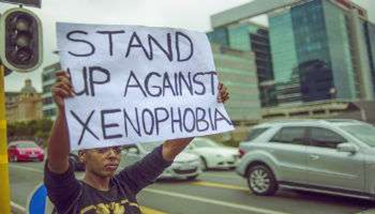 Citoyenne sud africaine militant contre la xénophobie à Sandton. © Mujahid Safodien/AFP