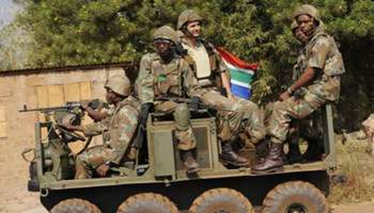 Une patrouille de l’armée sud-africaine à Bangui en avril 2013. © Sia Kambou / AFP