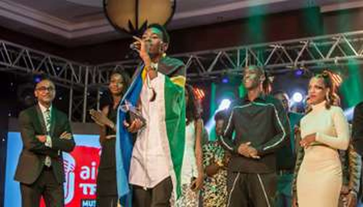 Le jeune Tanzanien Mayunga lors de la finale de Airtel Trace Music Star. © Trace